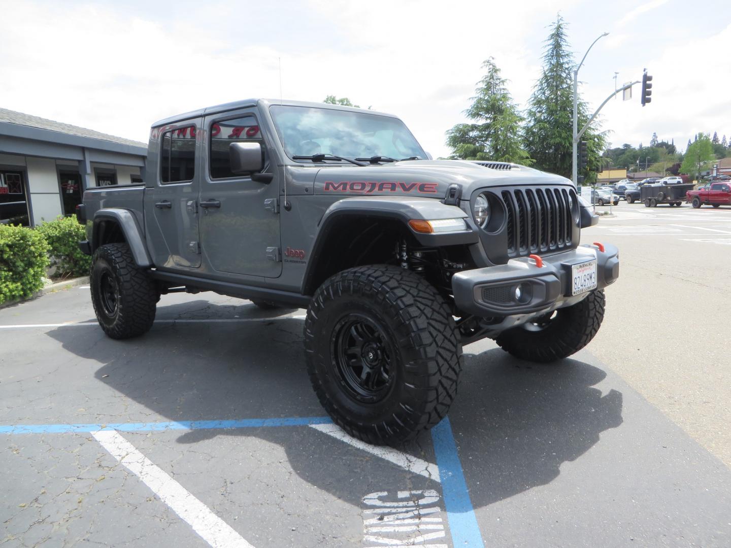 2021 Sting Grey /BLACK Jeep Gladiator Gladiator Mojave (1C6JJTEG4ML) with an 3.6L V6 engine, automatic transmission, located at 2630 Grass Valley Highway, Auburn, CA, 95603, (530) 508-5100, 38.937893, -121.095482 - Mojave Galdiator featuring a Readylift 4" suspension system, 37" Nitto Ridge Grappler tires, 17" Fuel Ammo wheels, Rugged Ridge bed cover, and window tint. - Photo#2